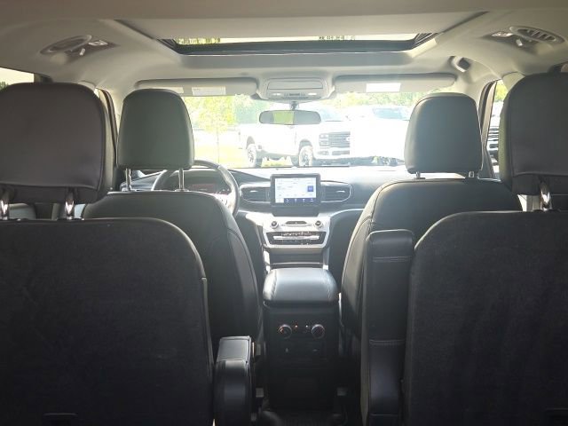 Used 2024 Ford Explorer XLT w/ Equipment Group 202A AWD/4WD image 13