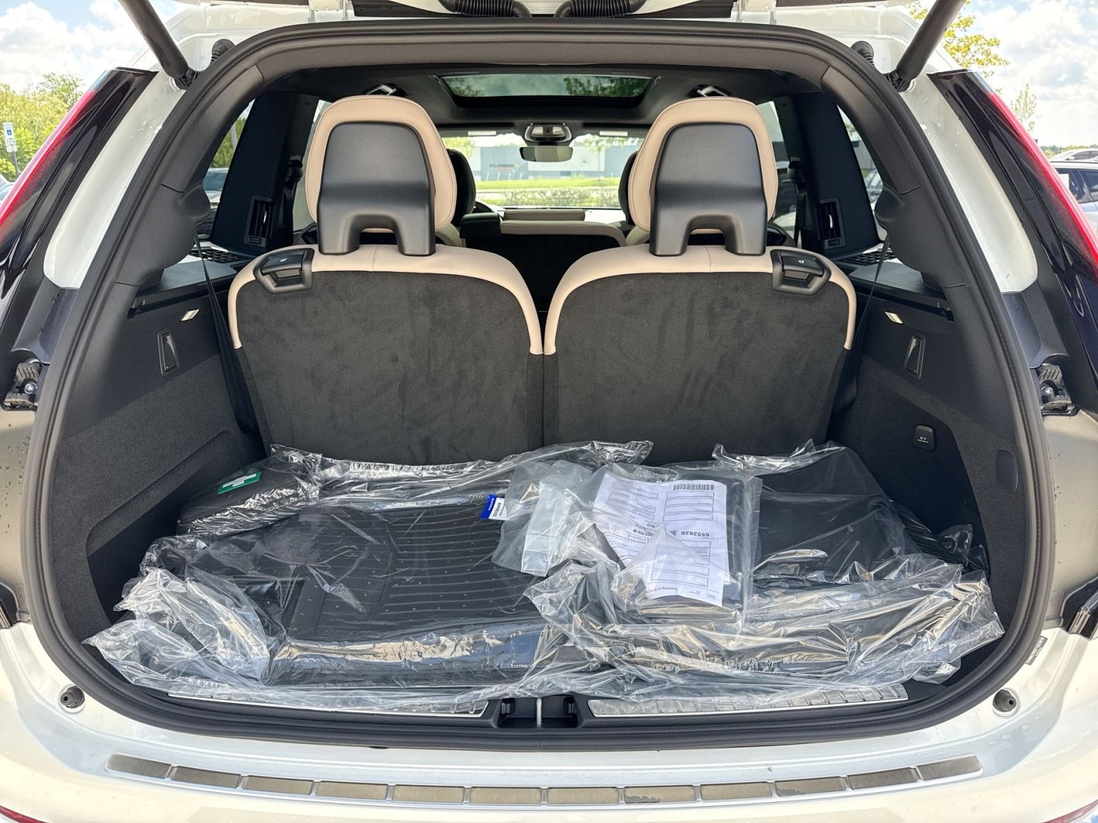 New 2026 Volvo XC90 B6 Plus w/ Protection Package Premier AWD/4WD image 27