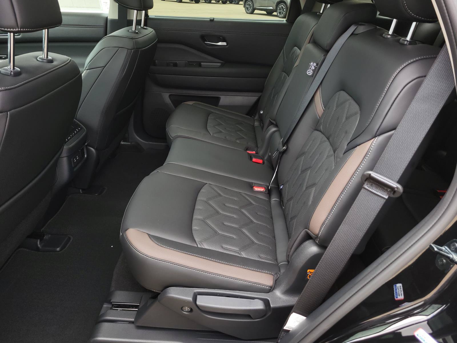 New 2026 Nissan Pathfinder Platinum w/ Cargo Package FWD image 16