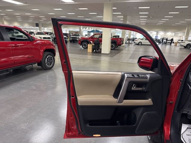 Used 2019 Toyota 4Runner SR5 Premium image 18