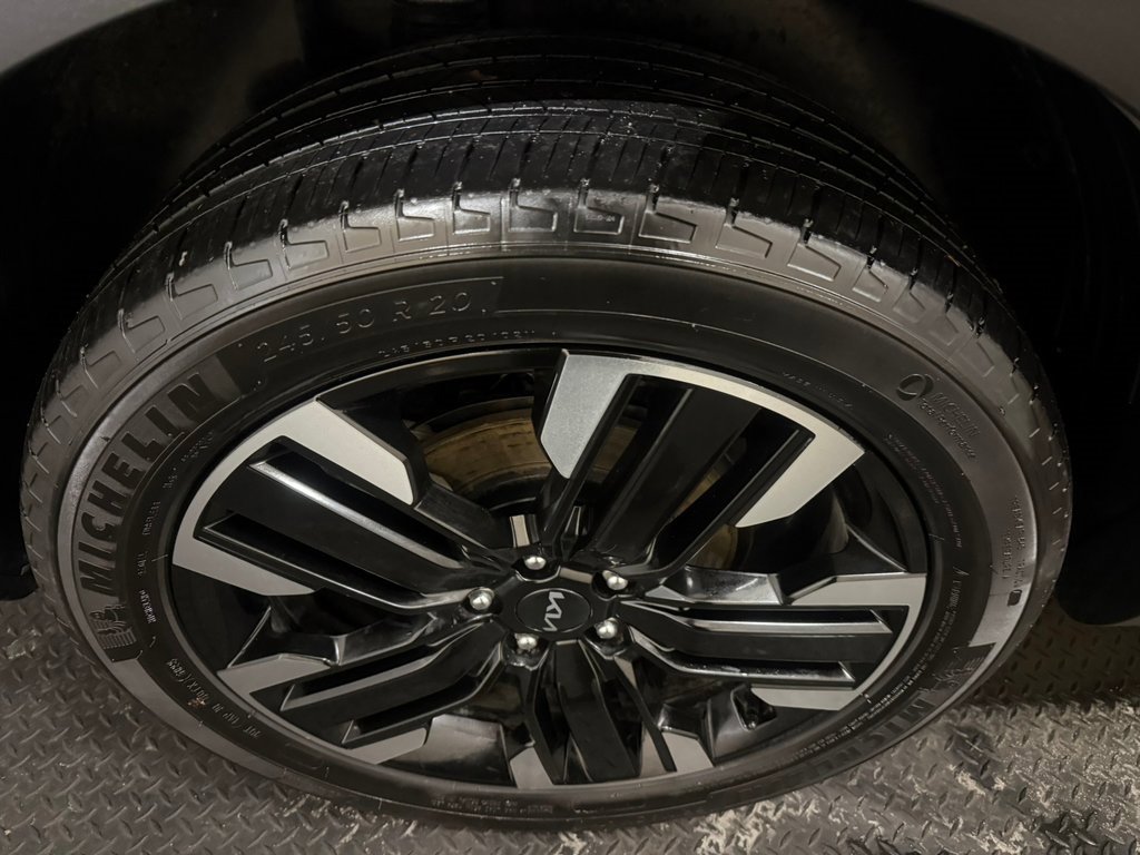 Used 2023 Kia Telluride SX image 16