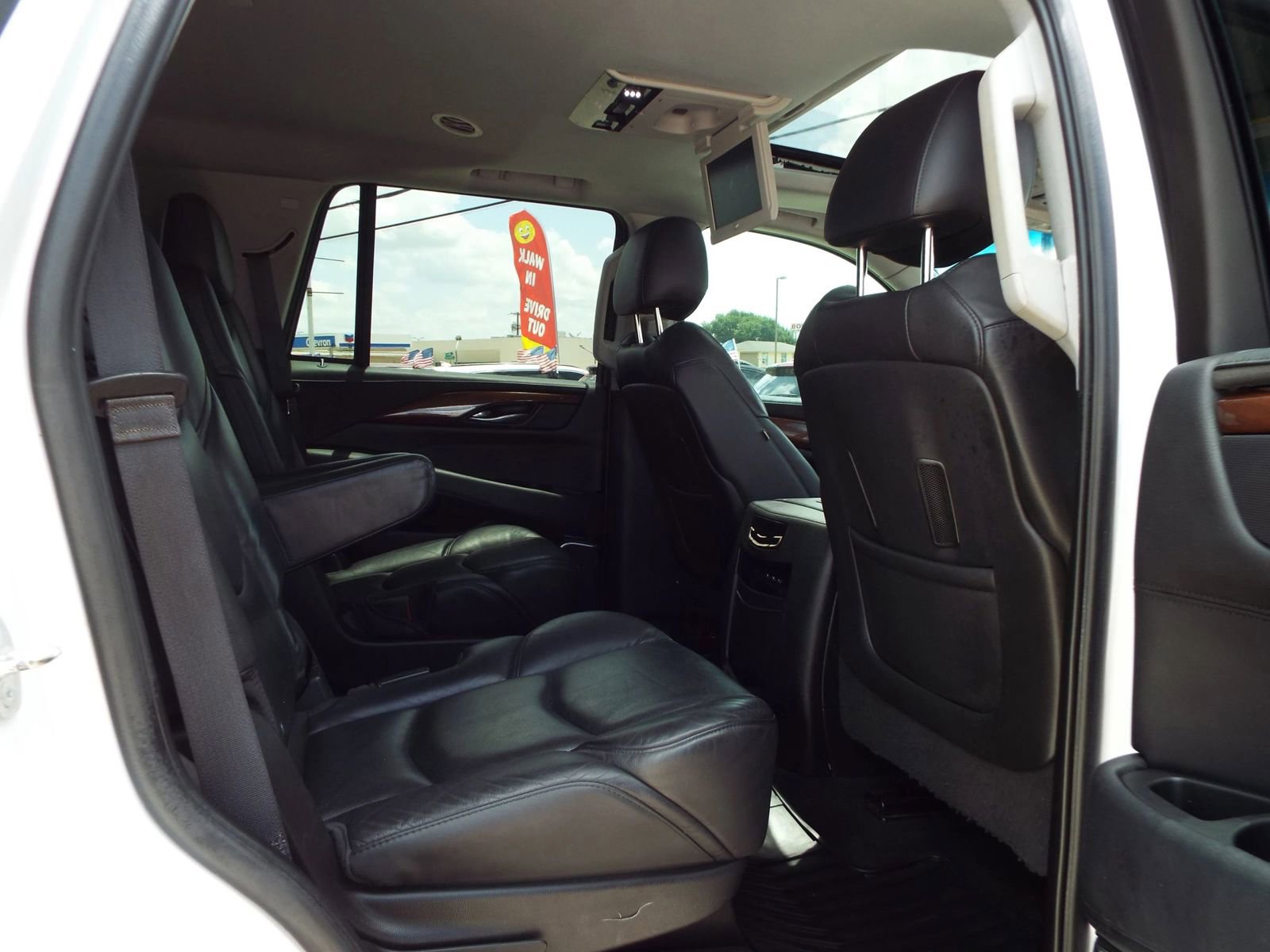 Used 2017 Cadillac Escalade Premium Luxury w/ LPO, Radiant Package RWD image 29