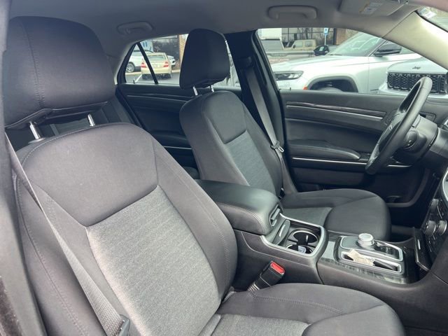 Used 2021 Chrysler 300 Touring w/ Chrome Appearance Package image 26