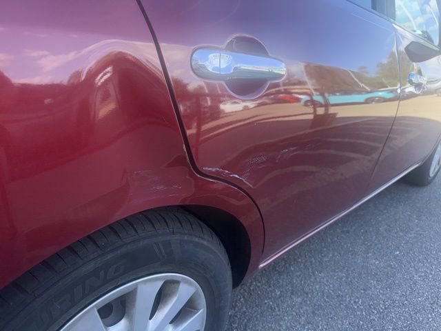 Used 2017 Nissan Versa SV FWD image 4