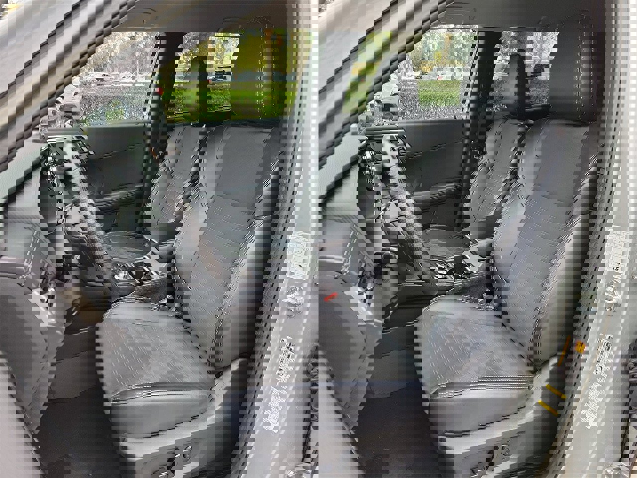 Used 2024 Mitsubishi Outlander SE image 17