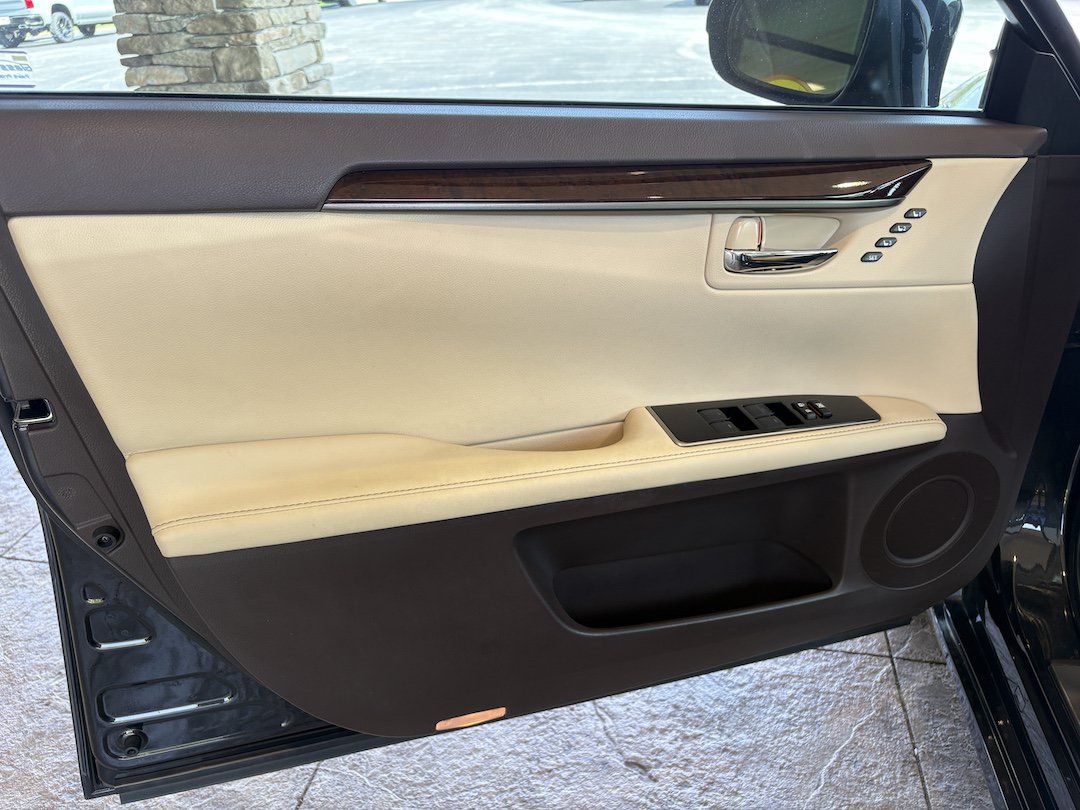 Used 2016 Lexus ES 350 w/ Luxury Package w/Wood Trim FWD image 23