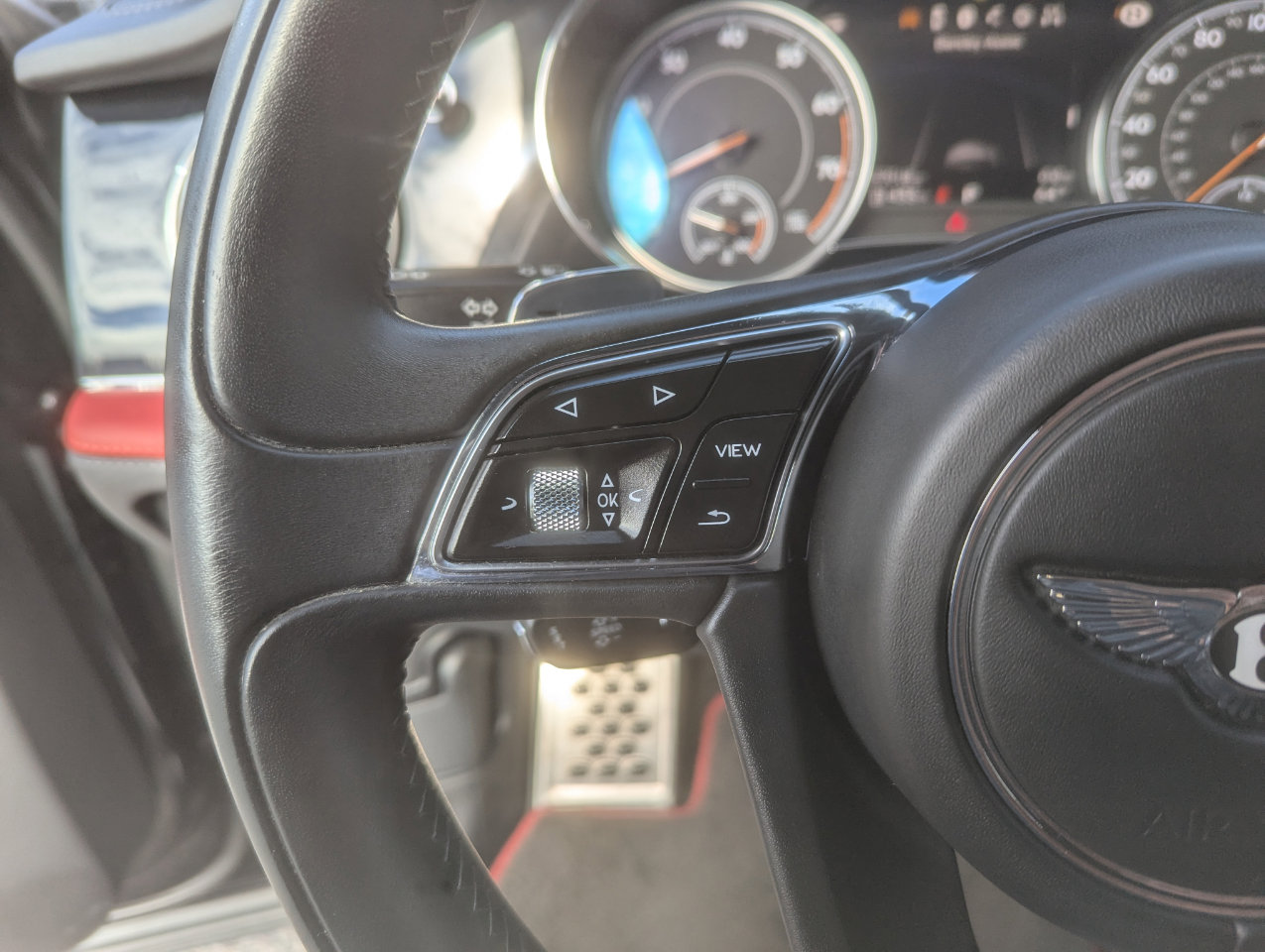 Used 2018 Bentley Bentayga Mulliner image 18