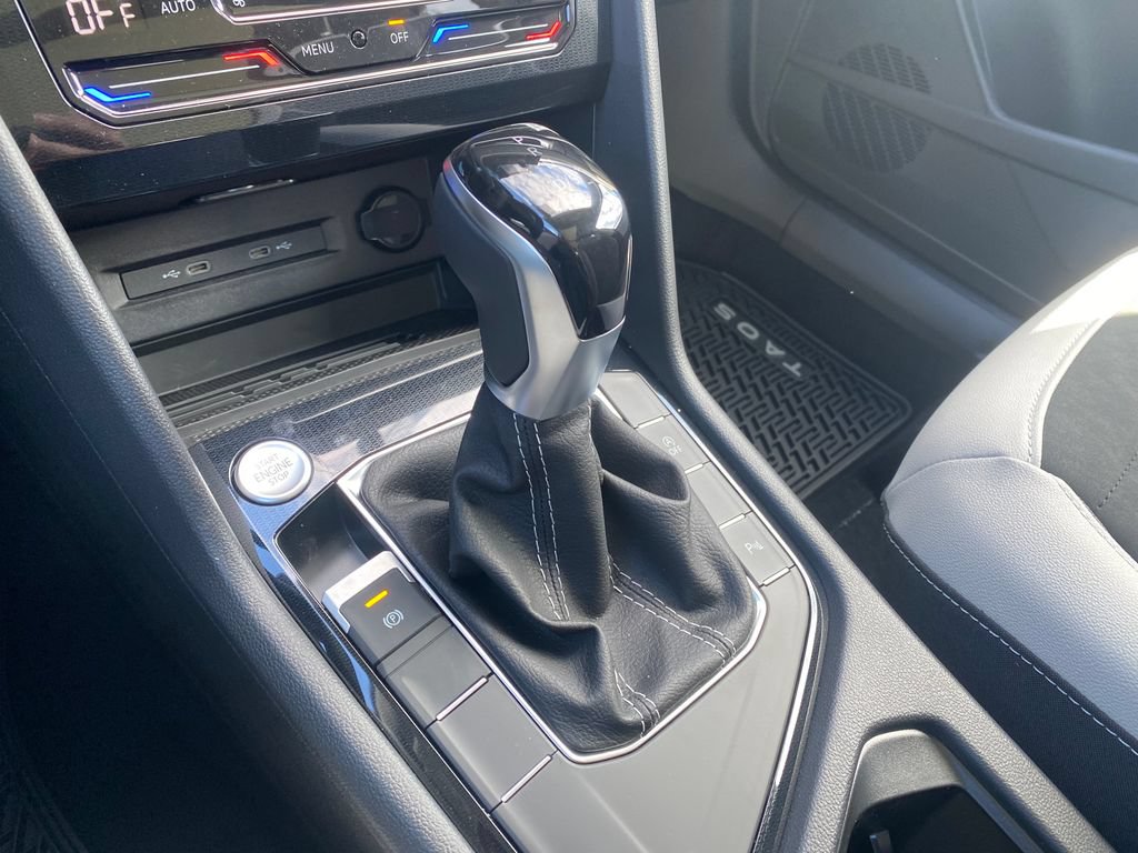New 2026 Volkswagen Taos SE FWD image 17