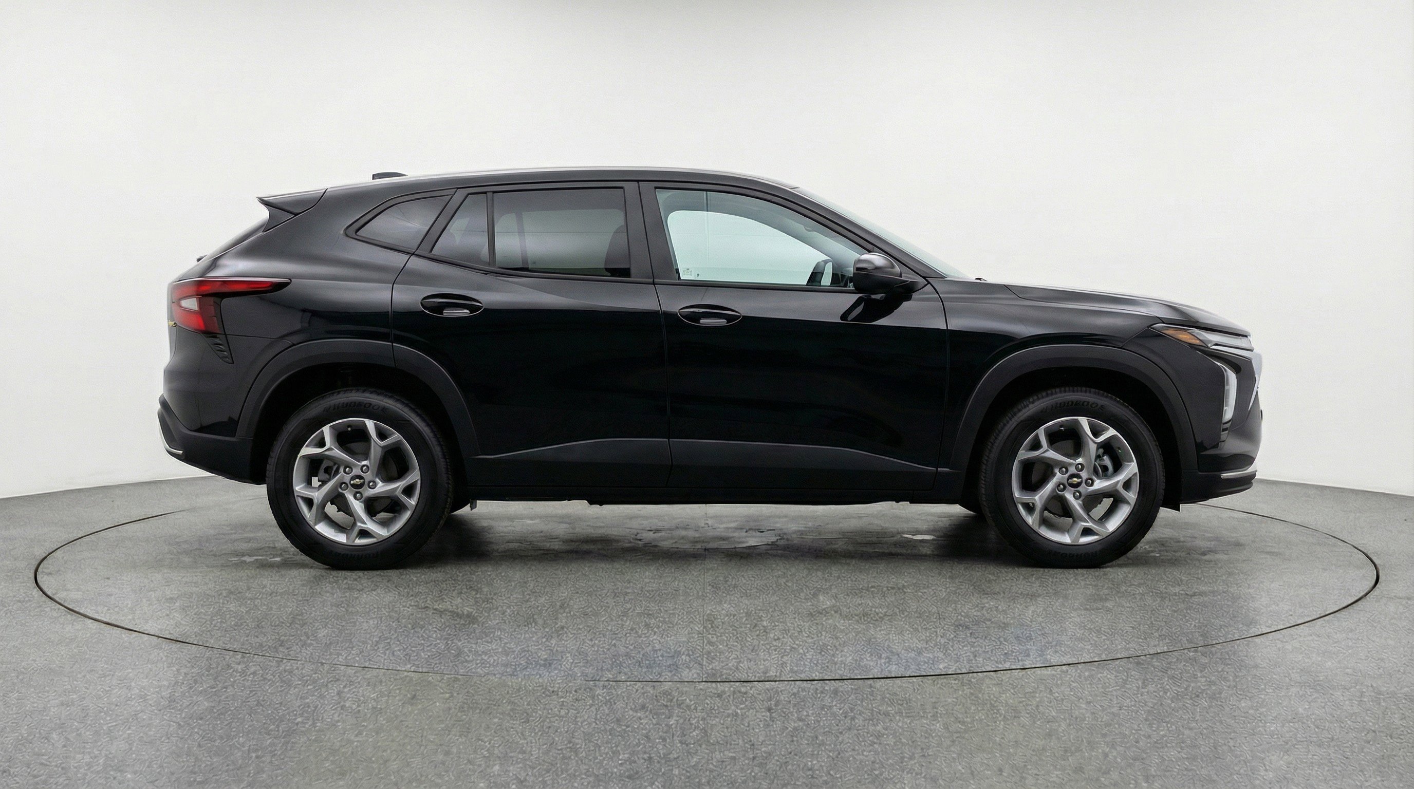 Used 2025 Chevrolet Trax LT w/ LT Convenience Package image 11