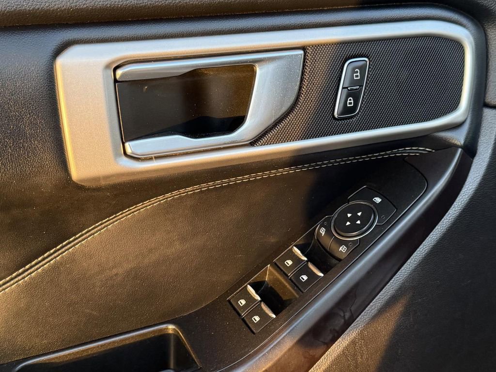 Used 2020 Ford Explorer XLT w/ Equipment Group 202A image 10