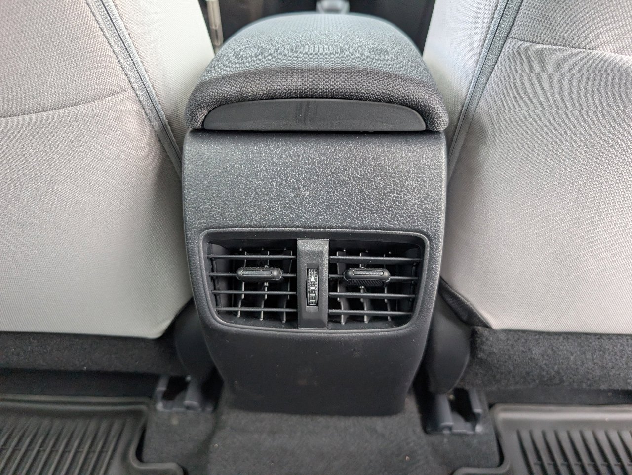 Used 2026 Toyota Corolla Cross L image 7