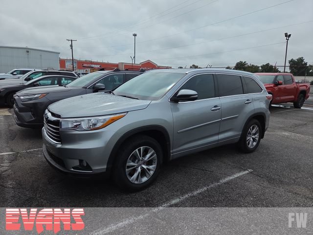 Used 2015 Toyota Highlander XLE AWD/4WD image 2