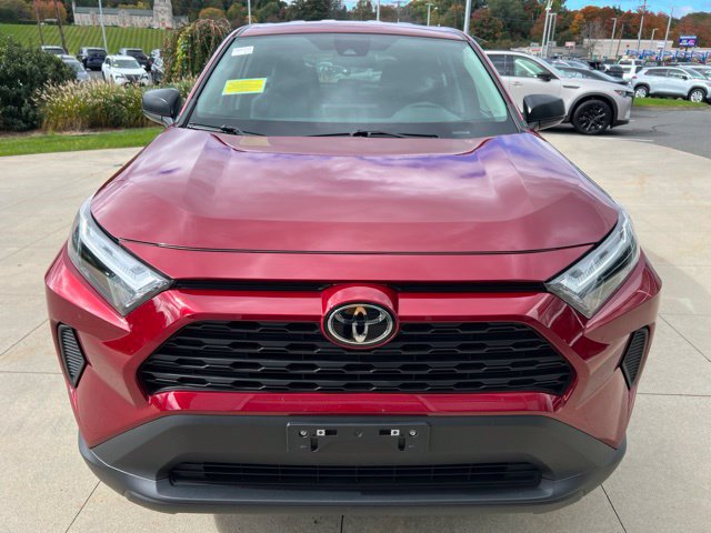 Used 2024 Toyota RAV4 LE AWD/4WD image 3