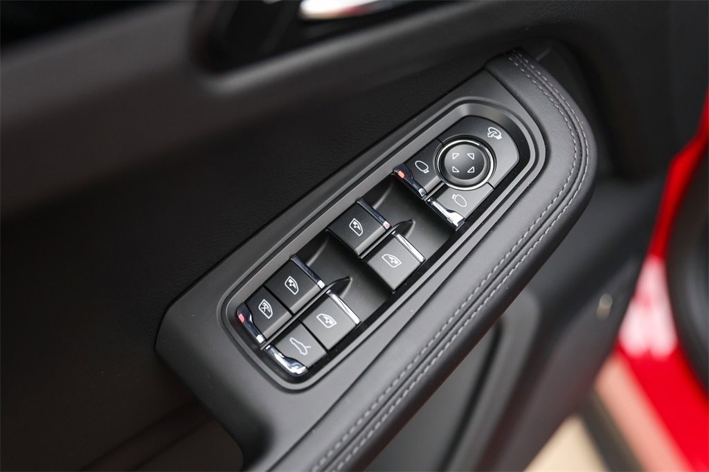 Certified 2025 Porsche Macan Turbo image 23