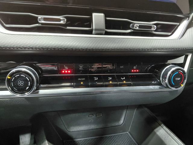 Used 2025 Chevrolet Equinox LT image 28