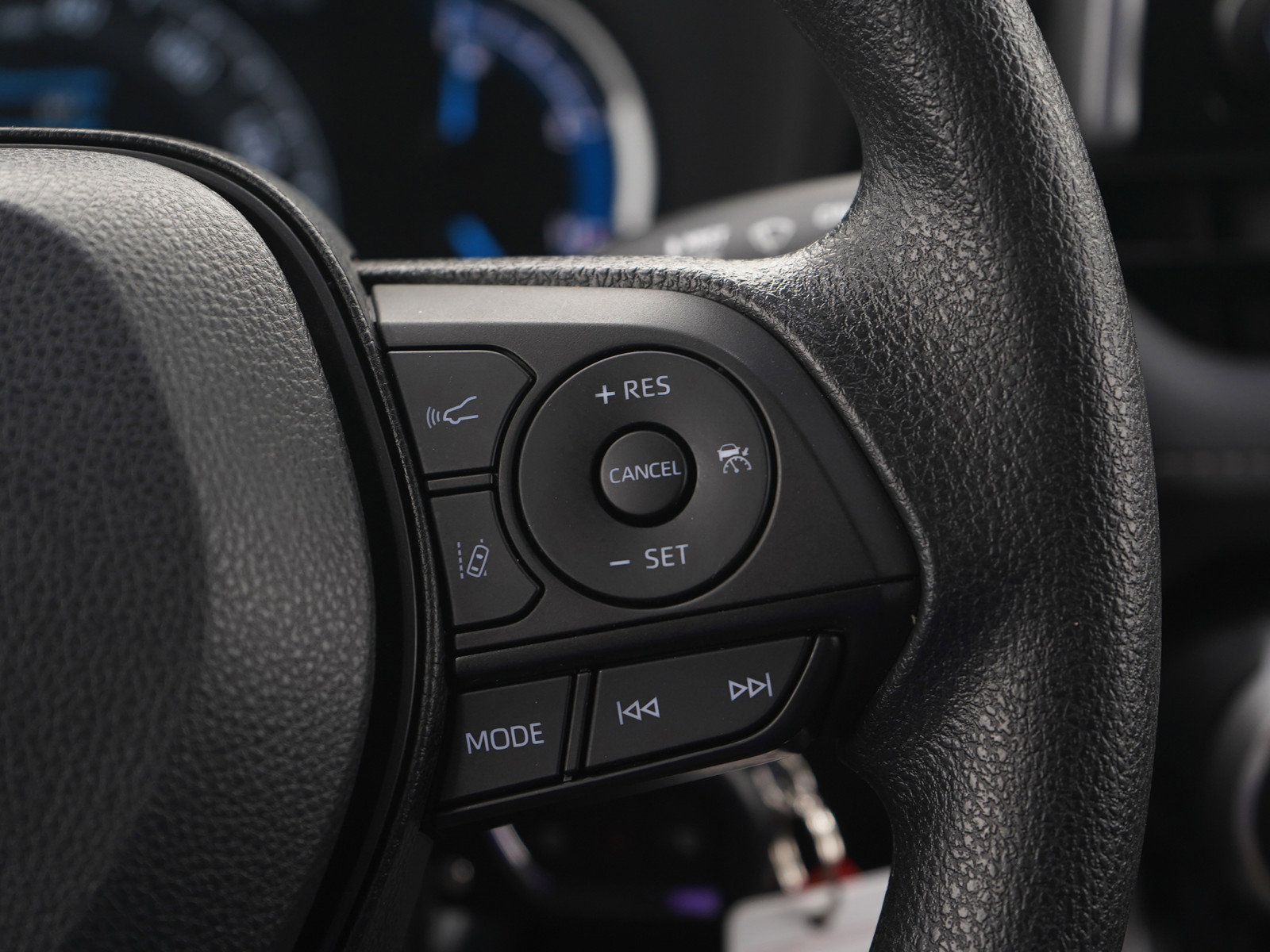 Used 2025 Toyota RAV4 LE image 28