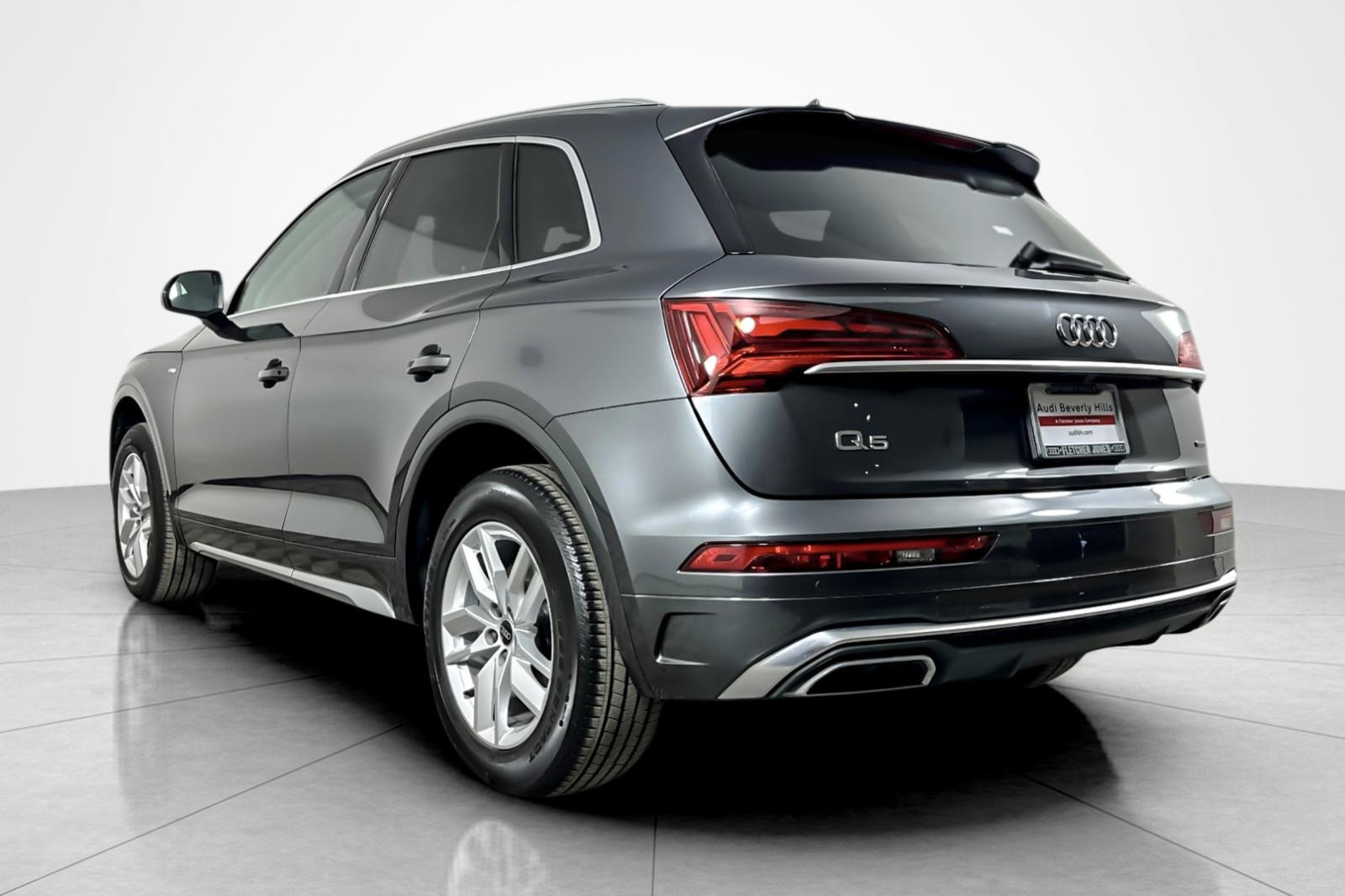 Used 2022 Audi Q5 2.0T Premium w/ Convenience Package image 3