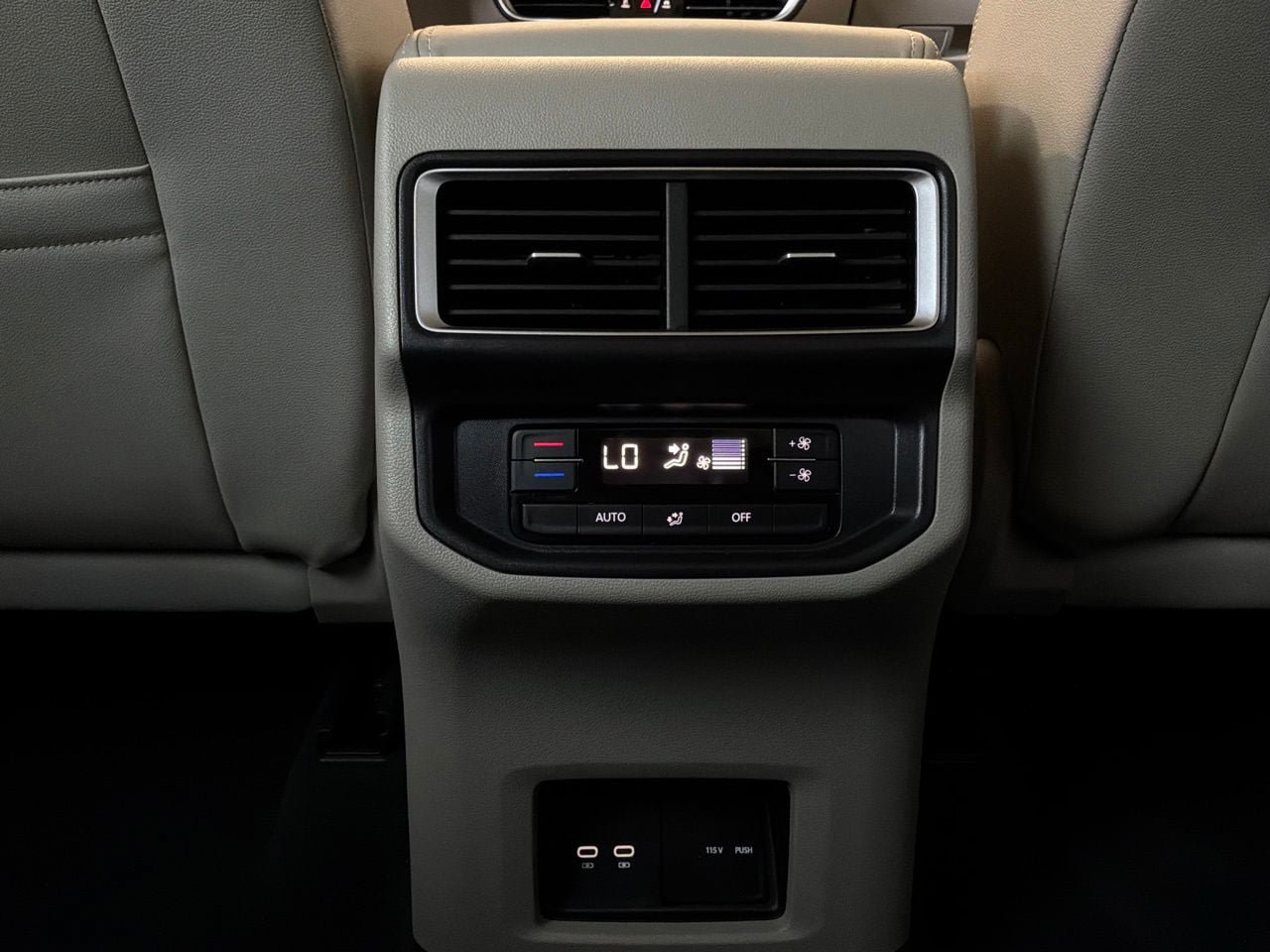 Used 2026 Volkswagen Atlas SE FWD image 18