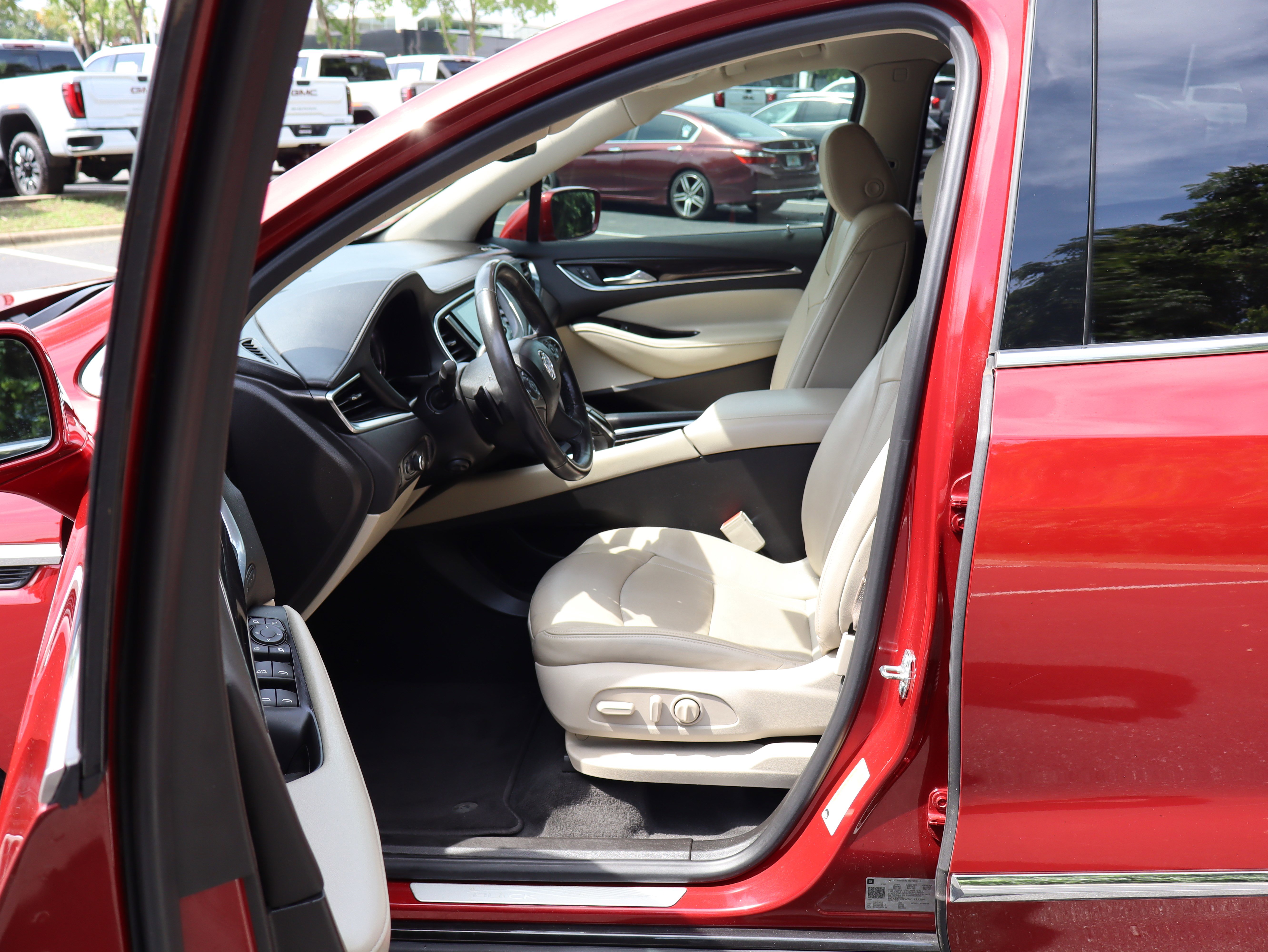 Used 2019 Buick Enclave Premium w/ Experience Buick Package FWD image 18
