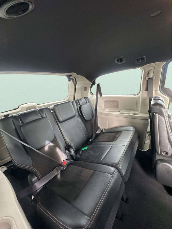 Used 2019 Dodge Grand Caravan SXT image 18