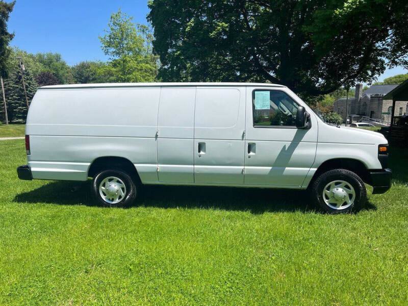 Used 2014 Ford E-250 and Econoline 250 Extended w/ Commercial Cargo Van Package RWD image 6