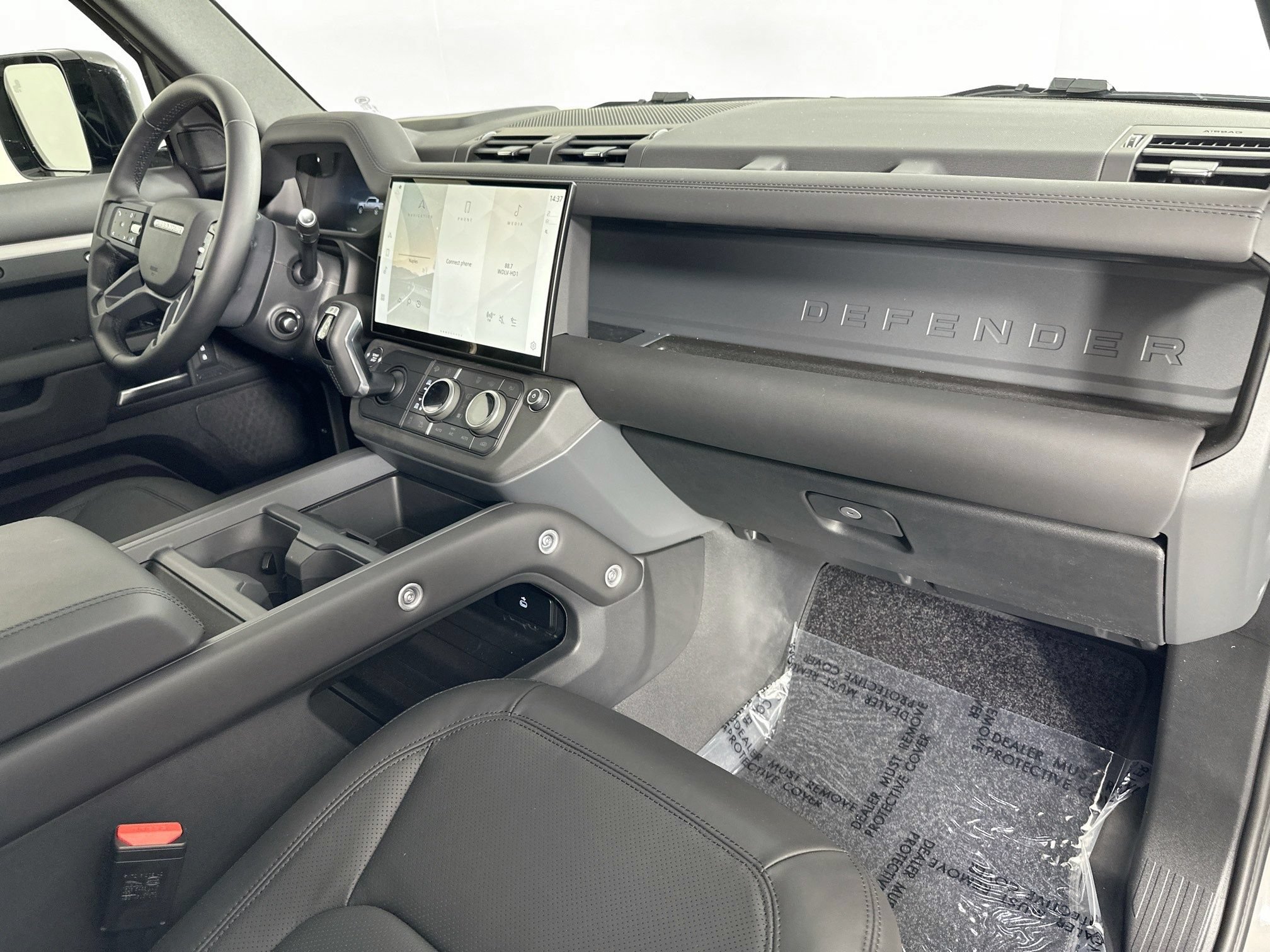 New 2026 Land Rover Defender 130 X-Dynamic SE AWD/4WD image 27