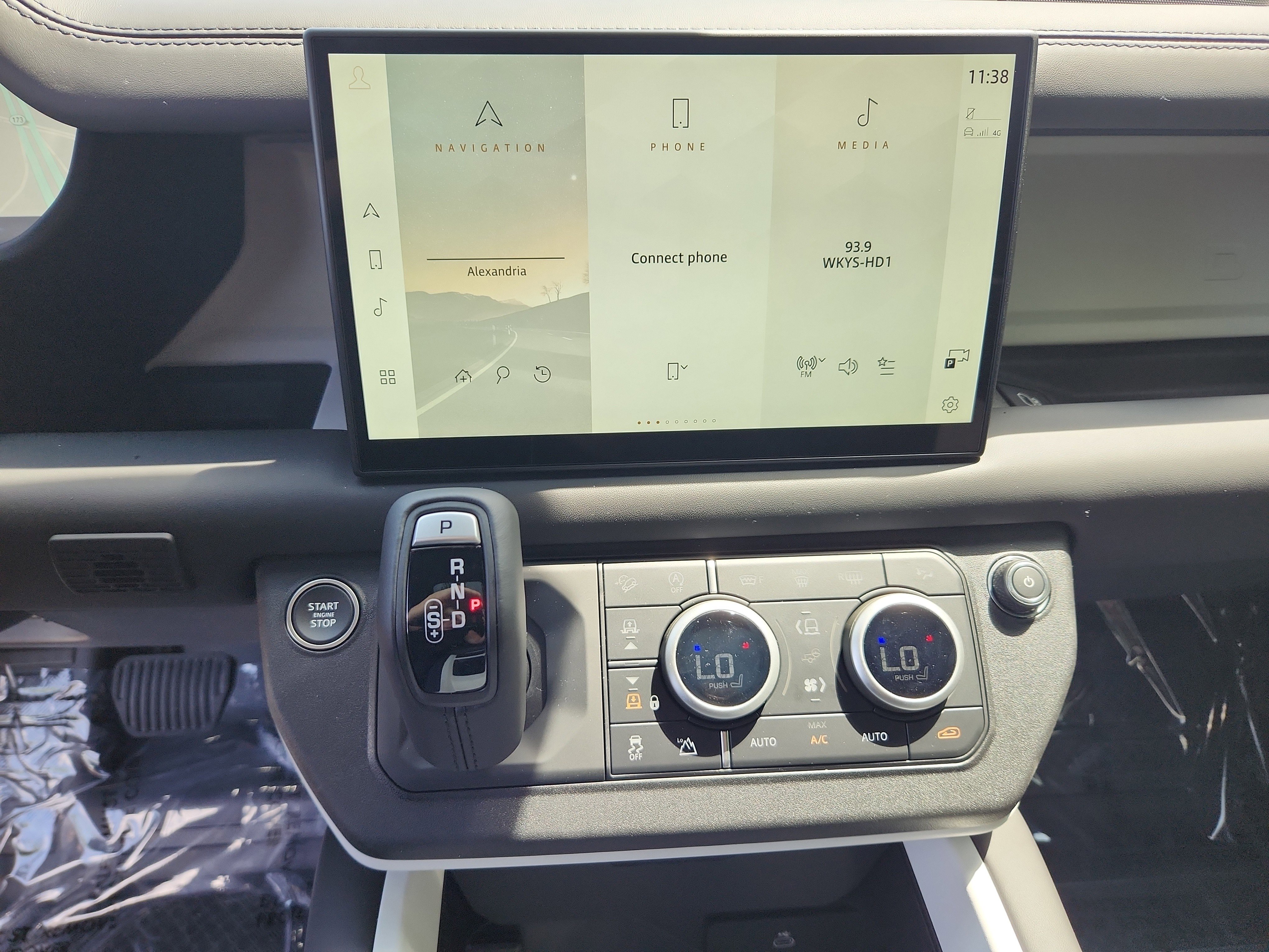 Used 2025 Land Rover Defender 130 S image 15