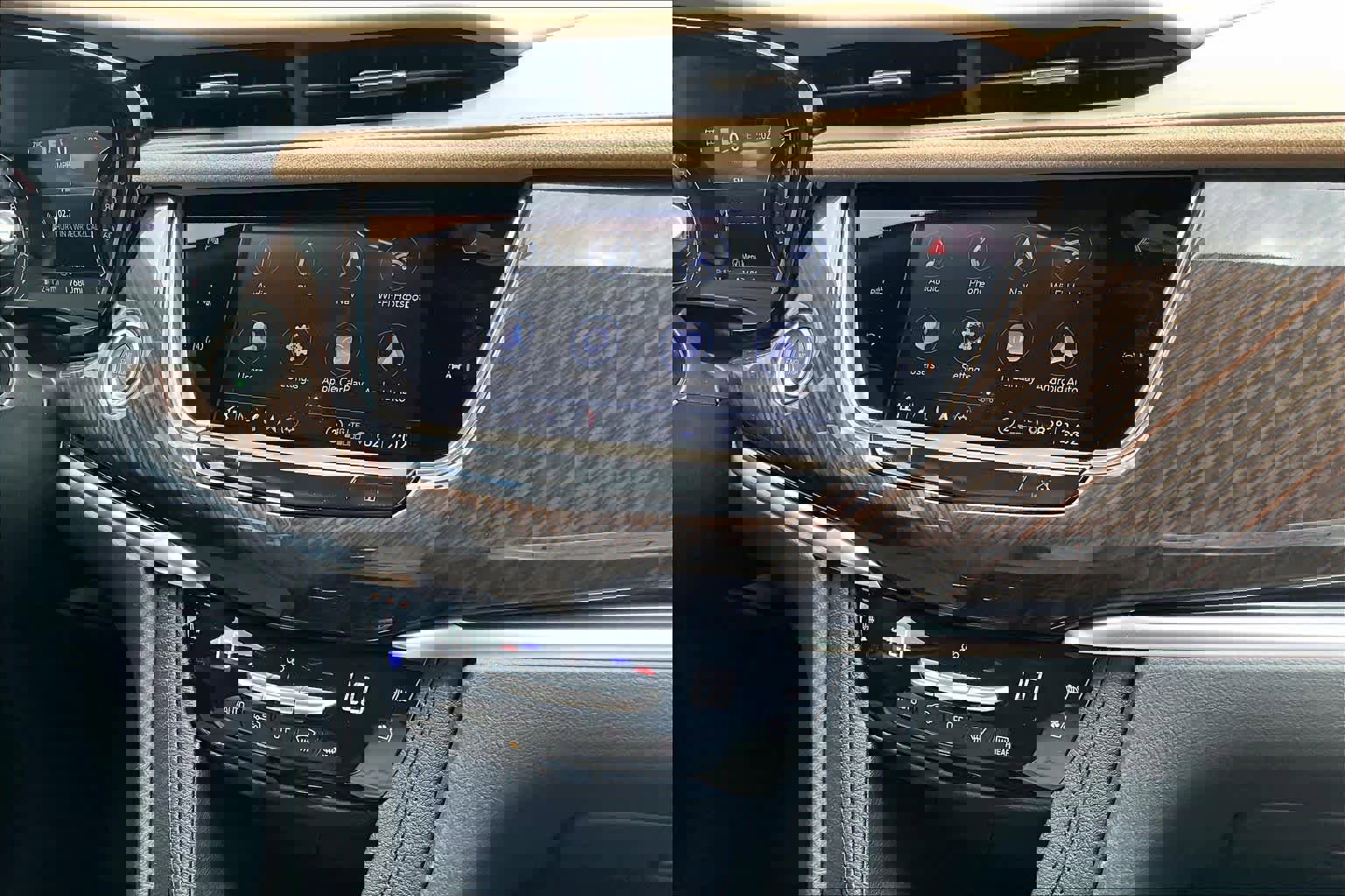 Used 2024 Cadillac XT6 Premium Luxury w/ Platinum Package AWD/4WD image 7