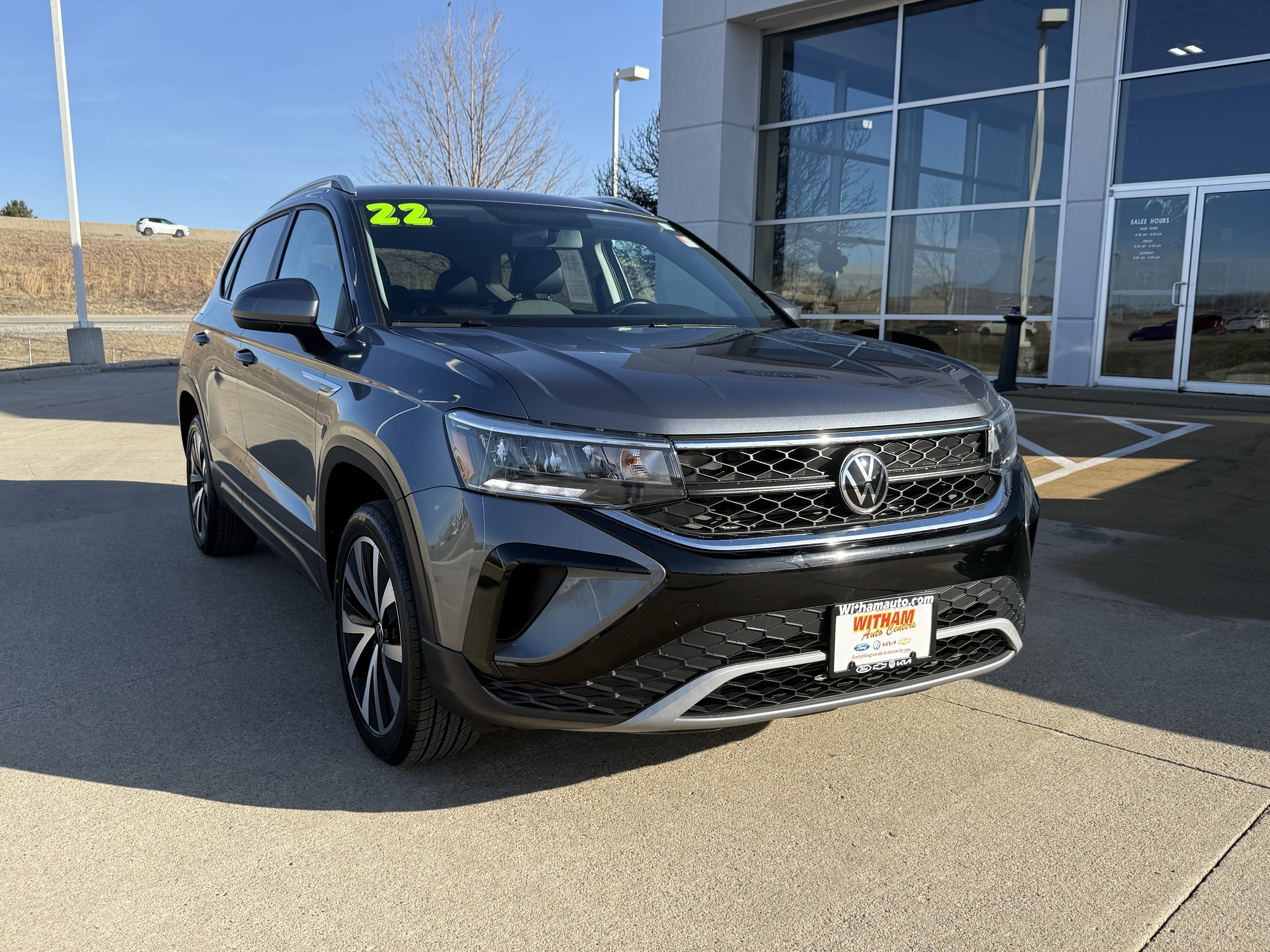 Used 2022 Volkswagen Taos SE image 2