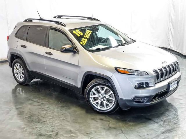 Used 2016 Jeep Cherokee Sport w/ Cold Weather Group FWD image 6