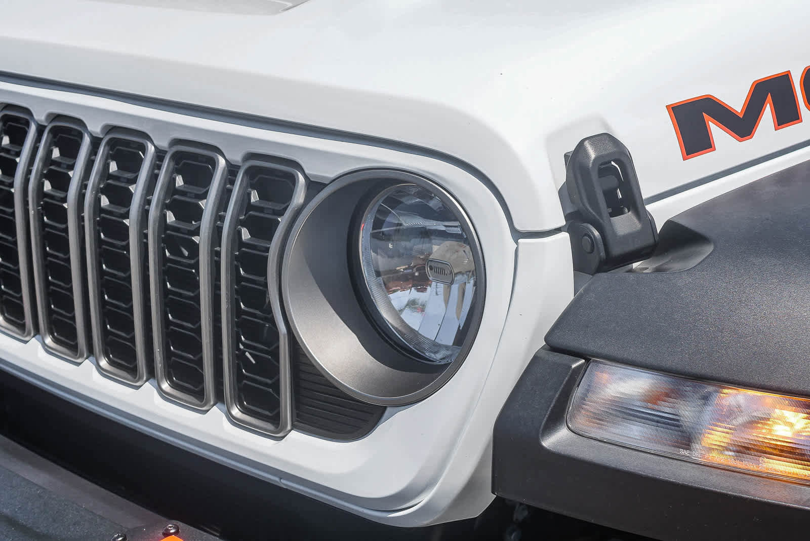 Used 2023 Jeep Gladiator Mojave AWD/4WD image 10