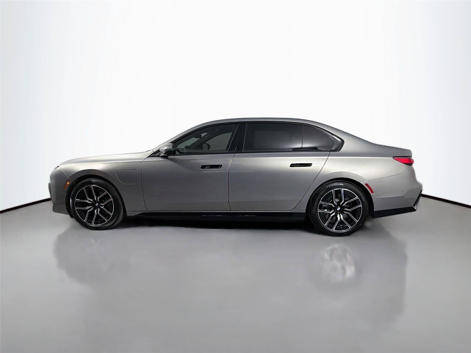 New 2026 BMW 750e xDrive AWD/4WD image 8