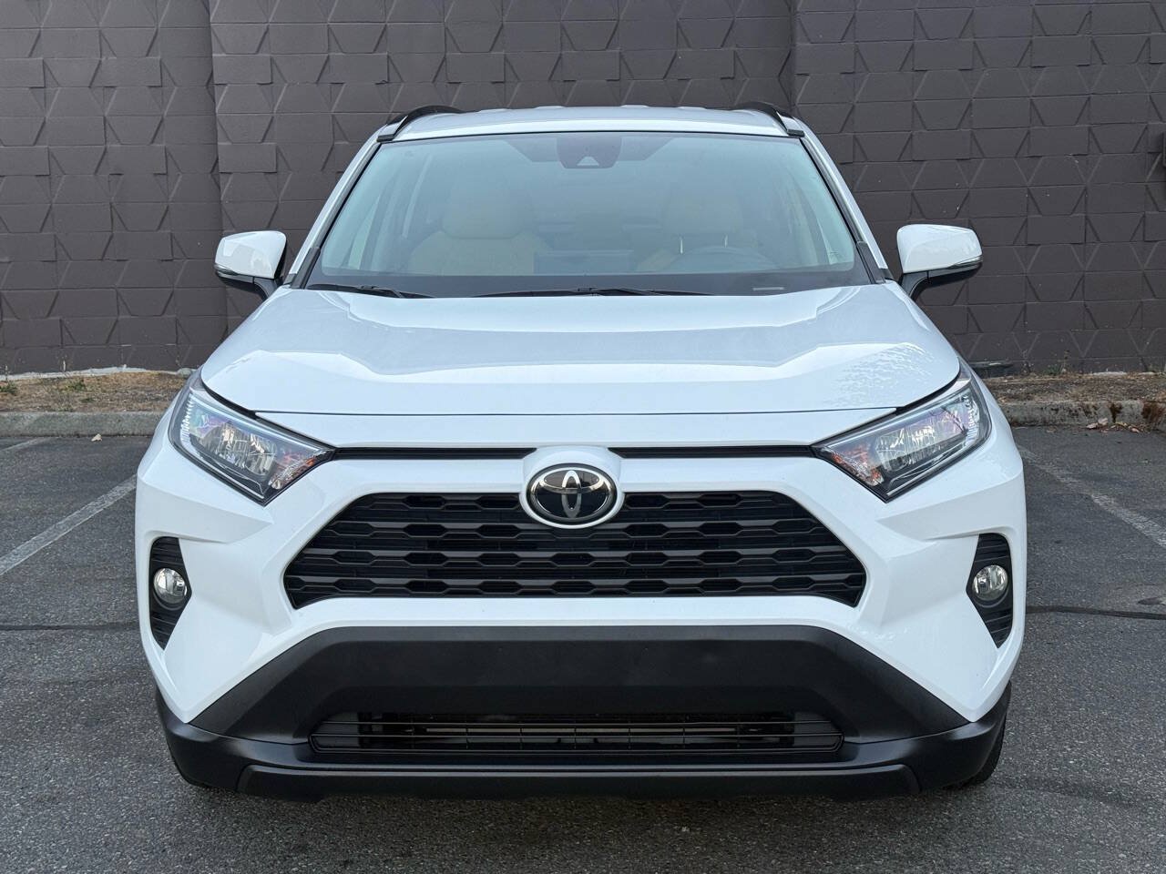 Used 2021 Toyota RAV4 XLE FWD image 3