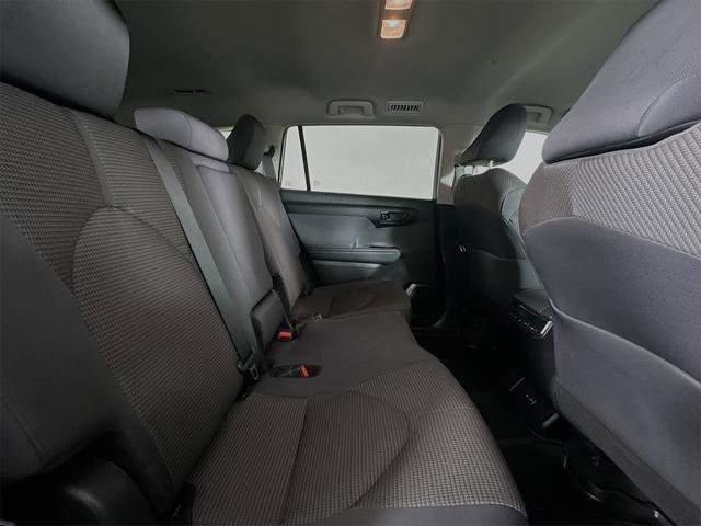 Certified 2024 Toyota Highlander LE image 9