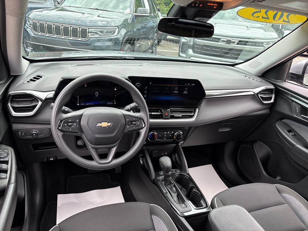 Certified 2025 Chevrolet TrailBlazer LT AWD/4WD image 11