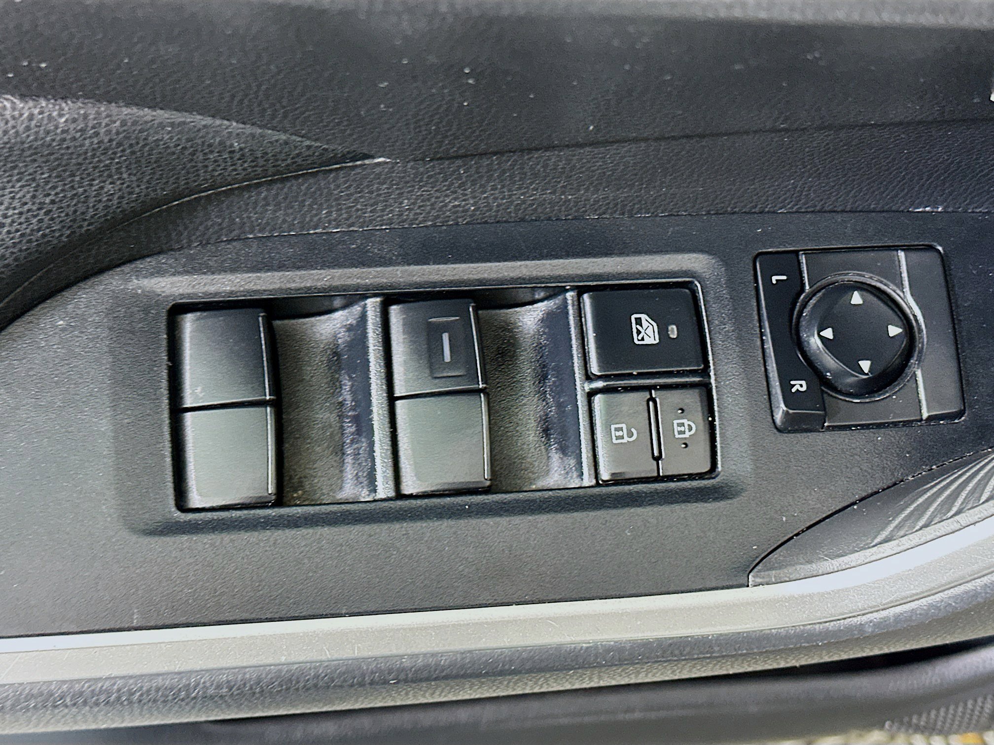 Used 2020 Toyota RAV4 LE FWD image 15