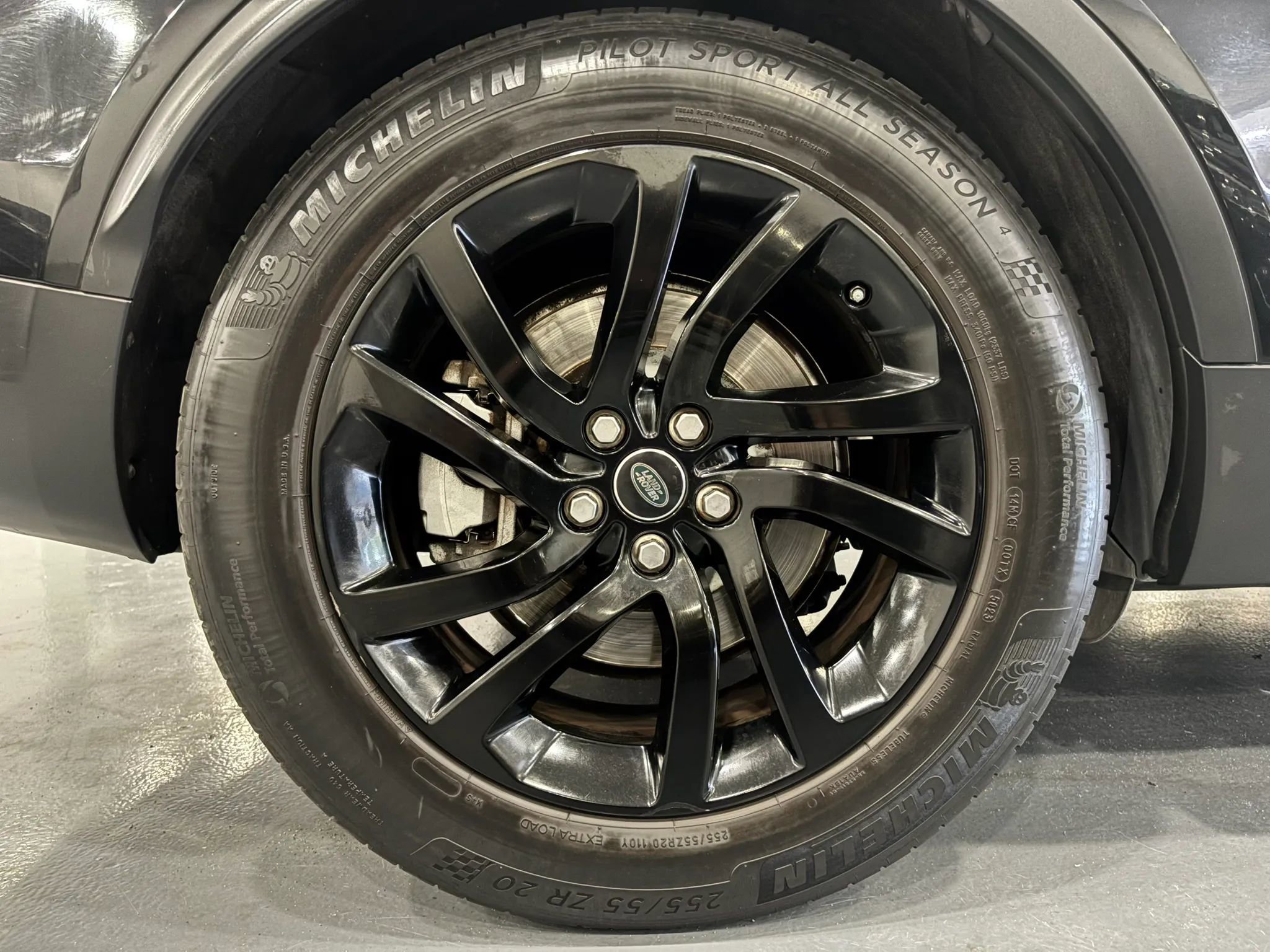 Used 2017 Land Rover Discovery SE AWD/4WD image 56