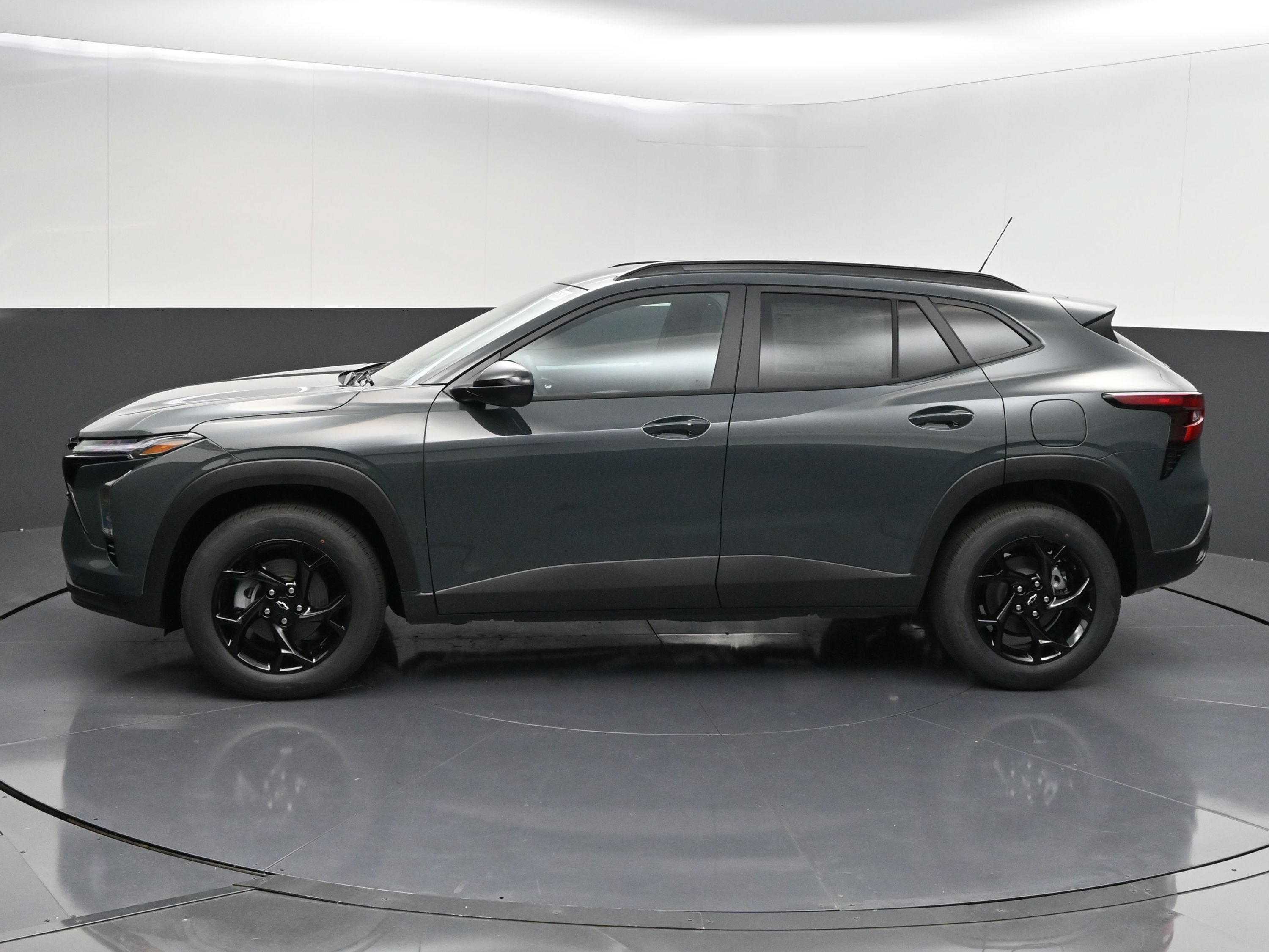 New 2026 Chevrolet Trax LT w/ Sunroof Package FWD image 5