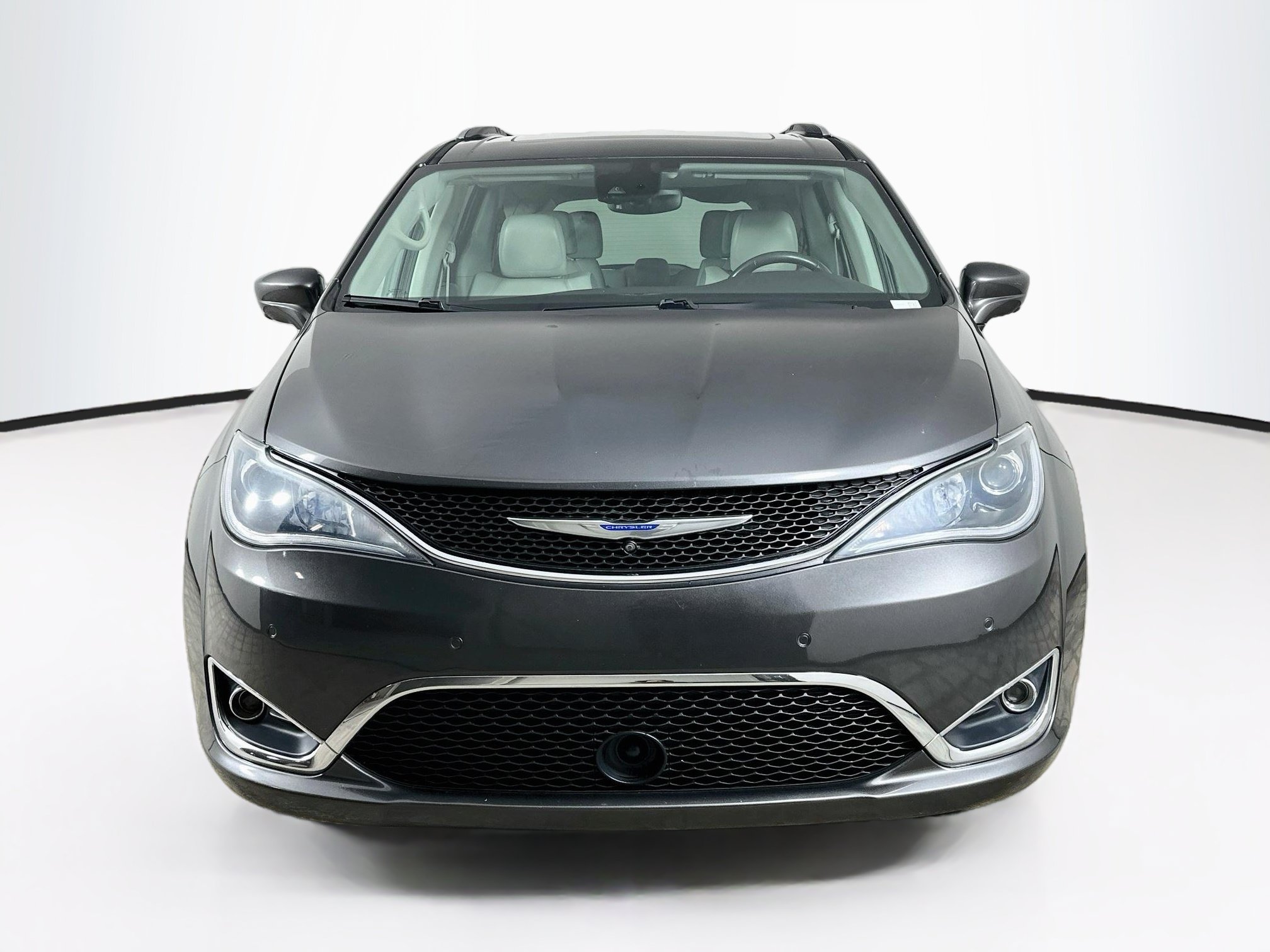 Used 2019 Chrysler Pacifica Touring-L Plus w/ Advanced Safetytec Group FWD image 2