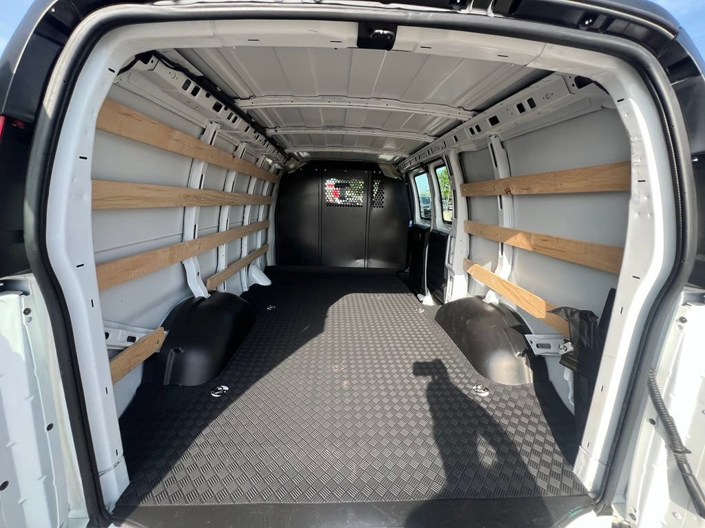 Used 2025 Chevrolet Express 2500 w/ Driver Convenience Package RWD image 21