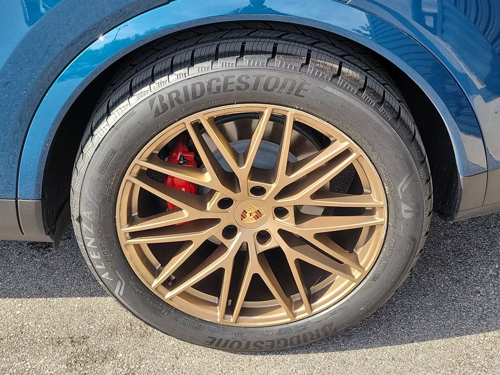 Certified 2025 Porsche Cayenne S AWD/4WD image 11