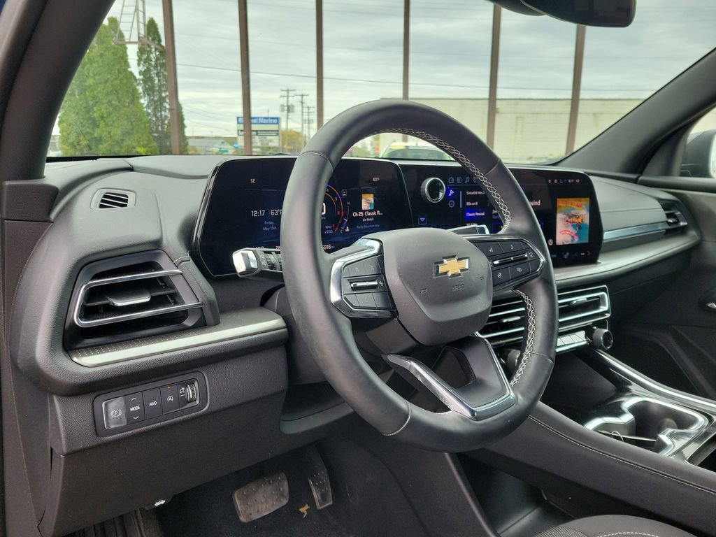 Used 2024 Chevrolet Traverse LS AWD/4WD image 22