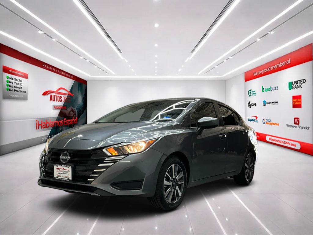 Used 2023 Nissan Versa SV image 3