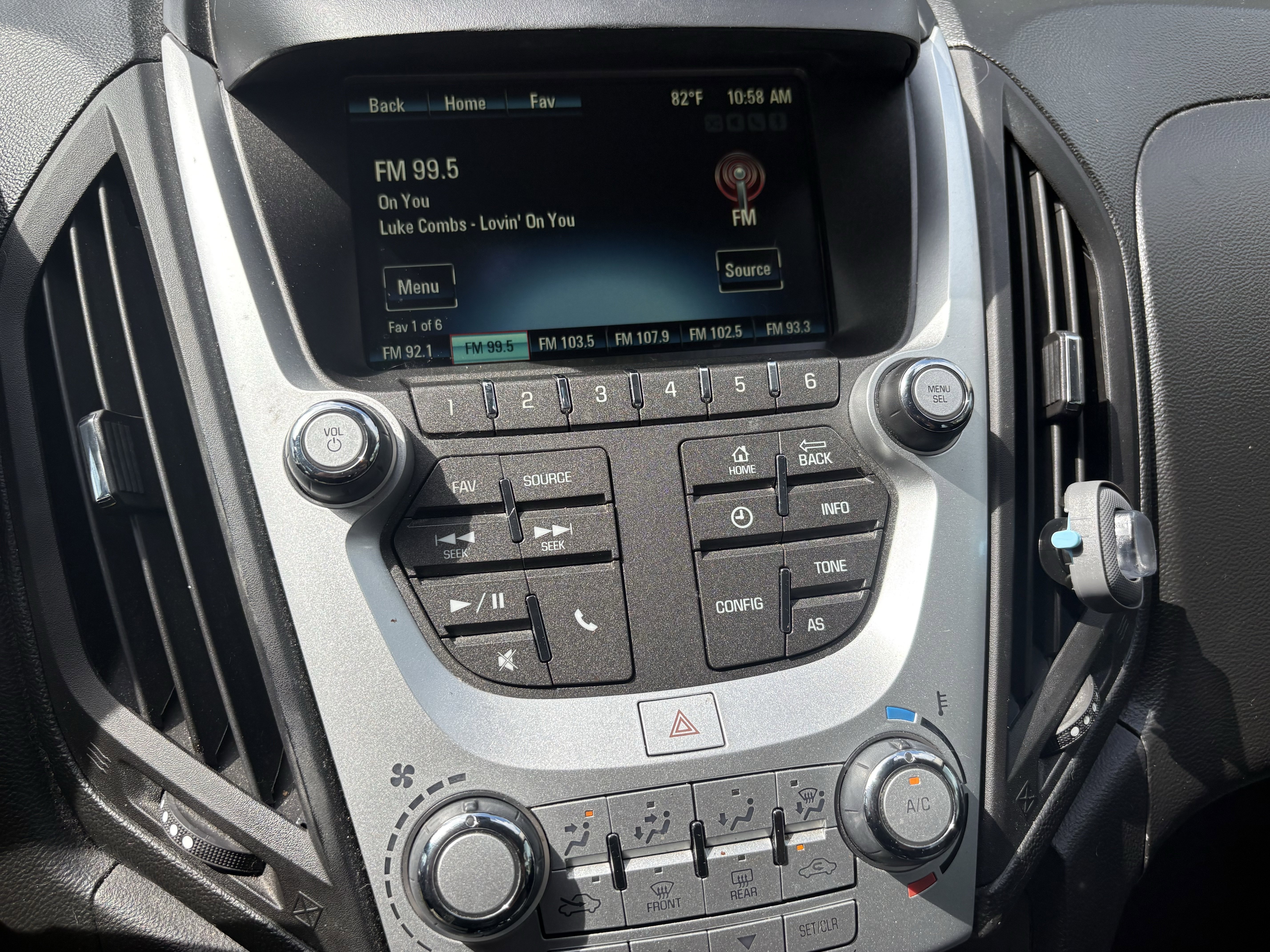 Used 2017 Chevrolet Equinox LS FWD image 12