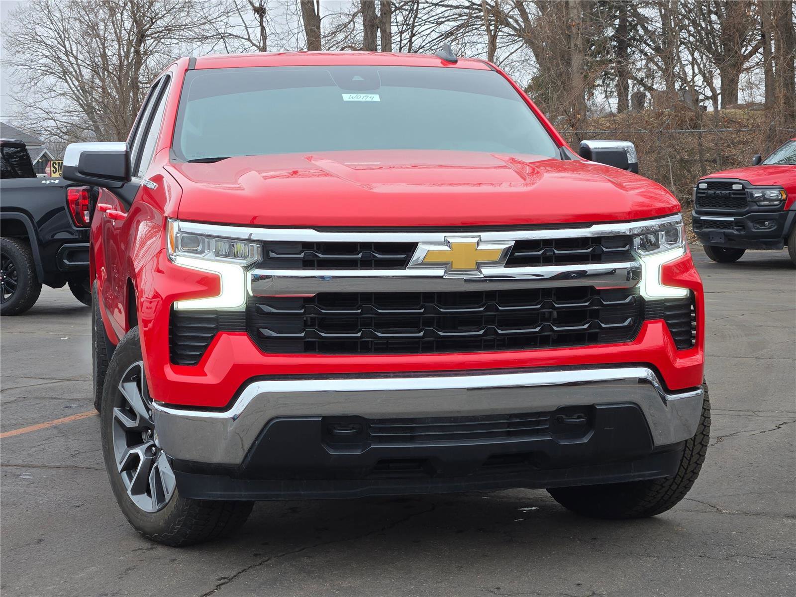 Used 2023 Chevrolet Silverado 1500 LT AWD/4WD image 2