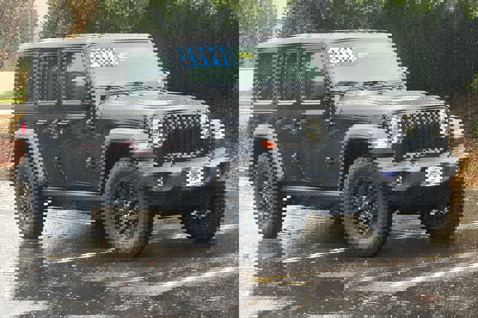 Used 2020 Jeep Wrangler Unlimited Sport image 2