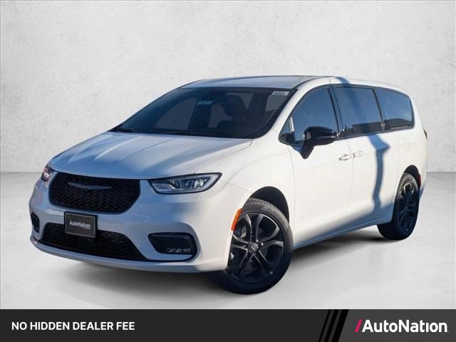 New 2026 Chrysler Pacifica Select AWD/4WD image 1