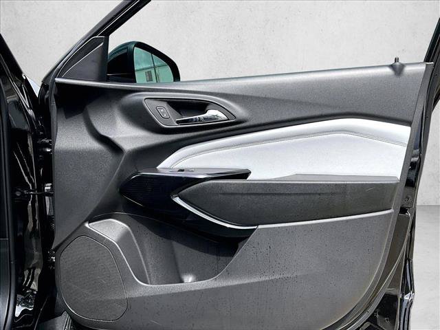 Used 2025 Chevrolet Trax LT FWD image 19