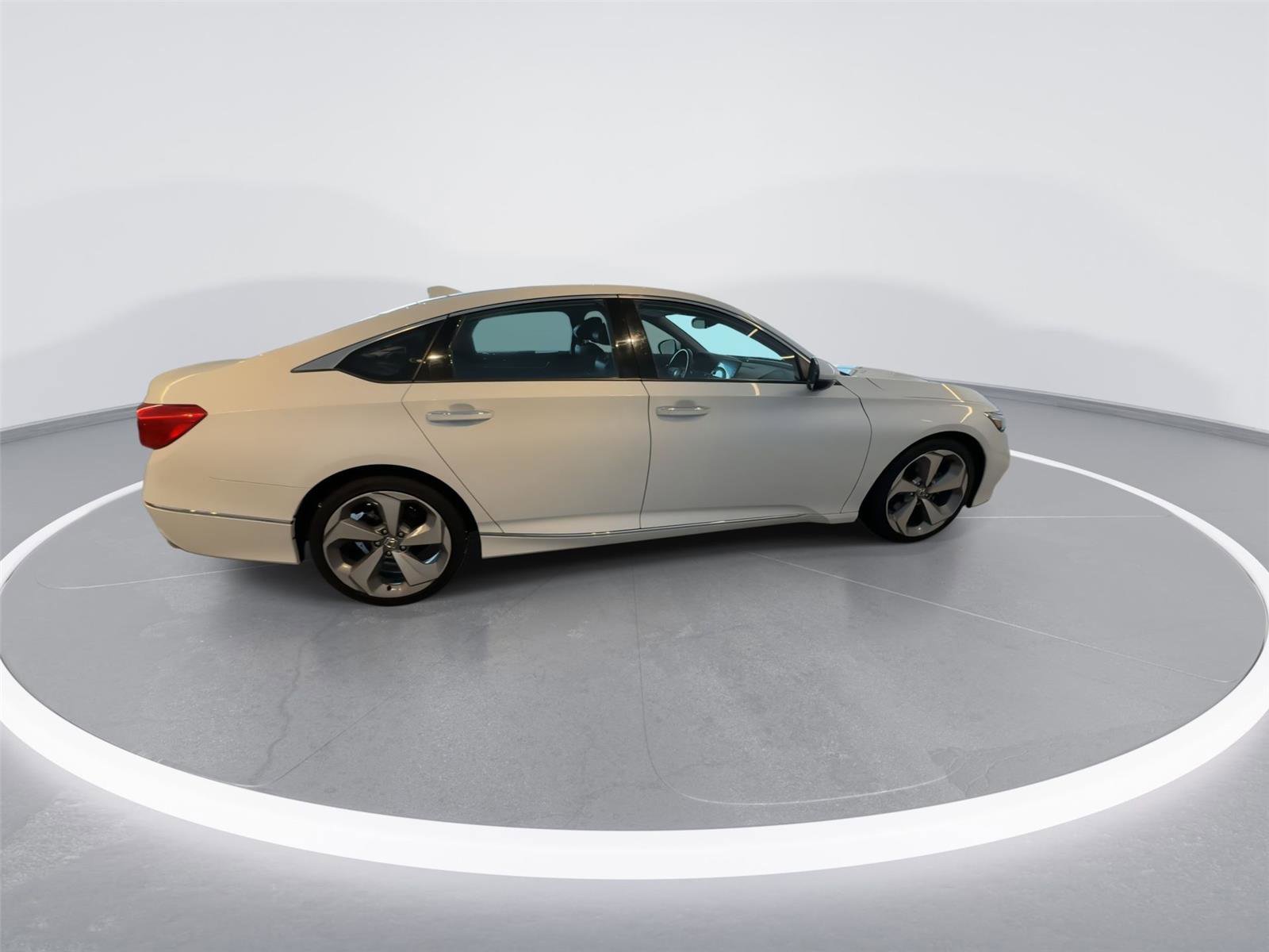 Used 2019 Honda Accord Touring image 8