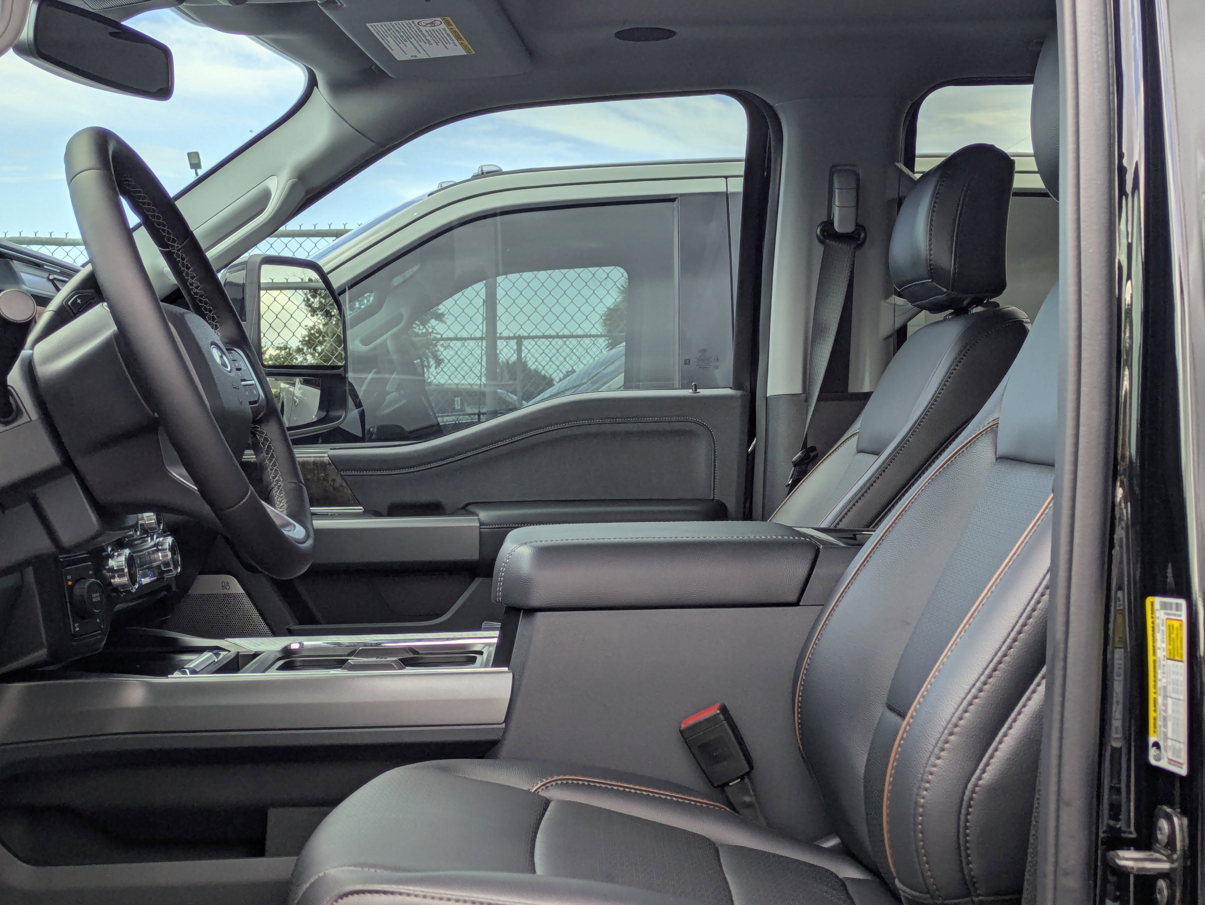 New 2025 Ford F250 Lariat w/ Lariat Ultimate Package image 30